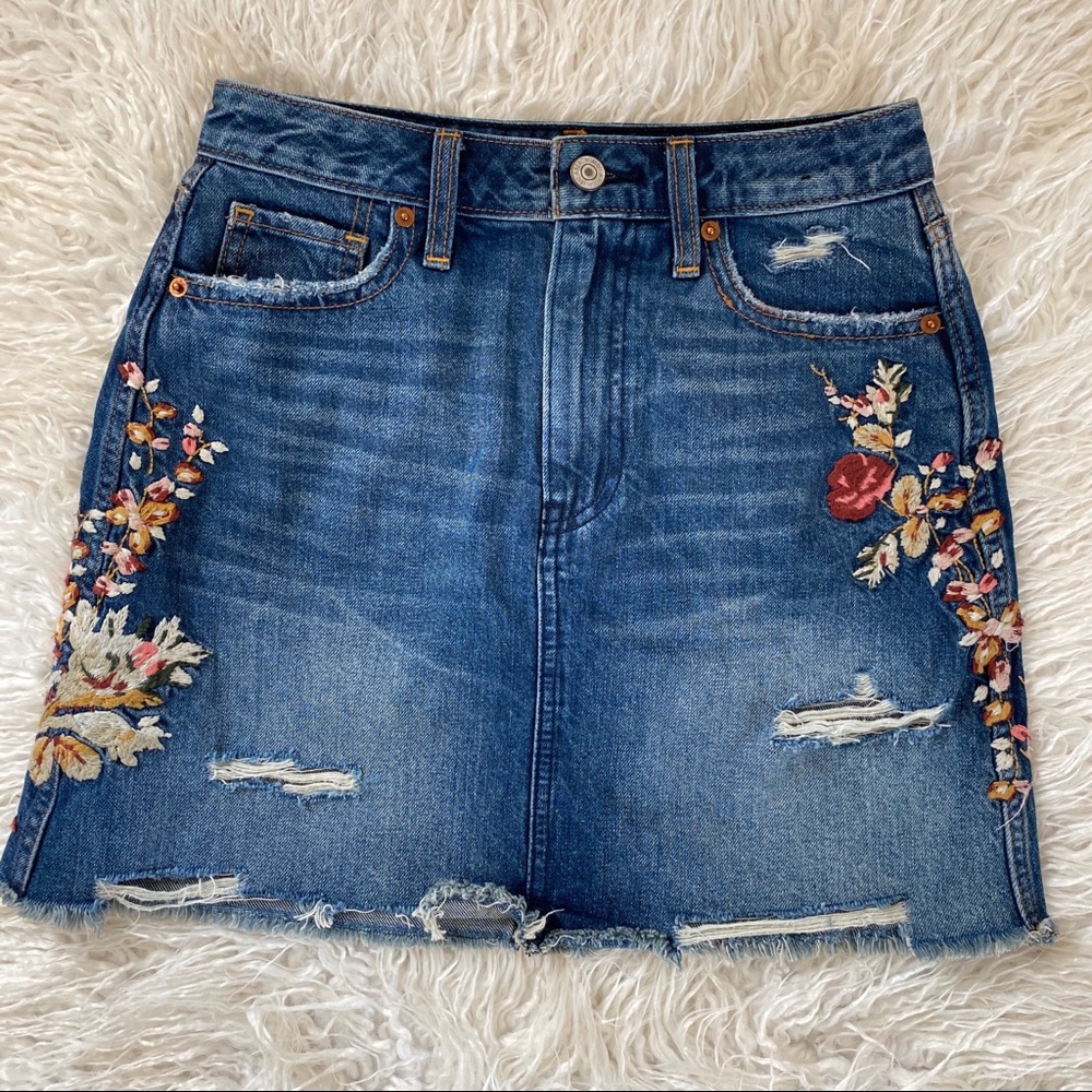 Abercrombie & Fitch floral embroidered denim skirt - Picture 3 of 11